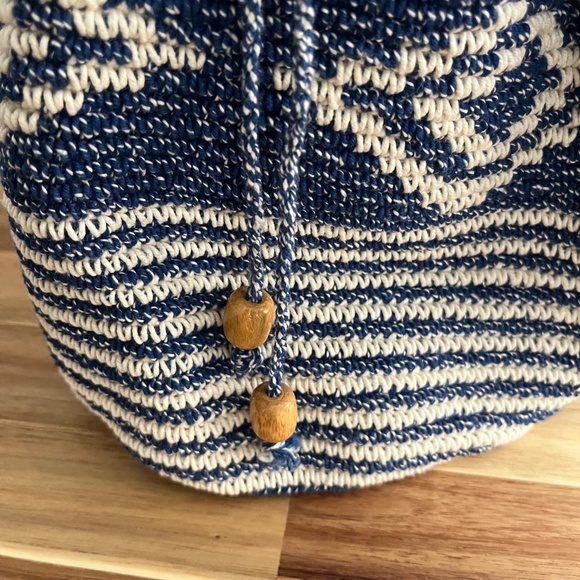 Altiplano Handmade Woven Guatemalan Bucket Bag - Picture 4 of 8